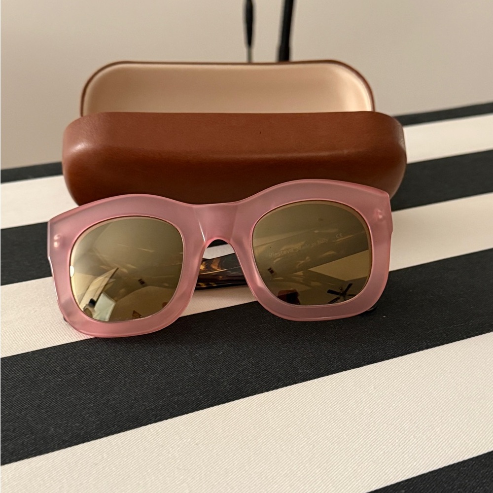 Illesteva pink sunglasses with case
